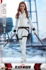 MARVEL: BLACK WIDOW - BLACK WIDOW SNOW SUIT 1/6 Action Figure 28 HOT TOYS