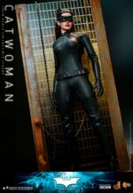 DC COMICS: the DARK KNIGHT TRILOGY – CATWOMAN (Anne Hathaway) 1/6 Action Figure 29 cm HOT TOYS