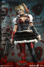 DC COMICS: BATMAN ARKHAM KNIGHT - HARLEY QUINN 1/6 Action Figure 30 cm HOT TOYS