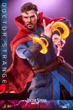 MARVEL: DOCTOR STRANGE In the MULTIVERSE of MADNESS - DOCTOR STRANGE 1/6 Action Figure 30 cm HOT TOYS