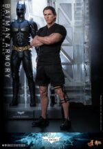 DC COMICS: the DARK KNIGHT RISES - BATMAN ARMORY with BRUCE WAYNE (Christian Bale) 1/6 Action Figure 30 cm HOT TOYS
