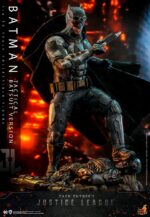 DC COMICS: ZACK SNYDER's JUSTICE LEAGUE - BATMAN TACTICAL BATSUIT (Ben Affleck) 1/6 Action Figure 33 cm HOT TOYS