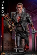 TERMINATOR 2: T-800 BATTLE DAMAGED VERSION 2.0 (Arnold Schwarzenegger) 1/6 Action Figure 32 cm HOT TOYS