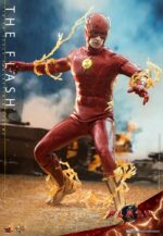 DC COMICS: the FLASH - FLASH (Ezra Miller) 1/6 Action Figure 30 cm HOT TOYS