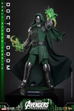 AVENGERS: "DOOMSDAY" - DOCTOR DOOM (Dr.Destino) 1/6 Action Figure 31 cm